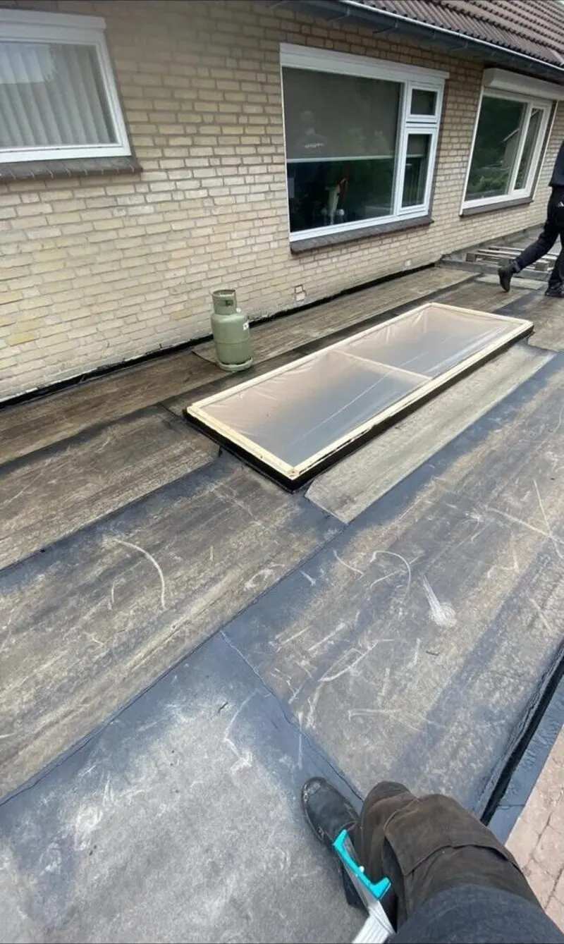 Lichtkoepel waterdicht ingewerkt in een plat dak